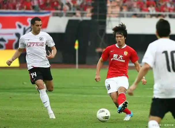 中超b组天津泰达和上海上港相遇,两队各有特点,上港锋线有优势