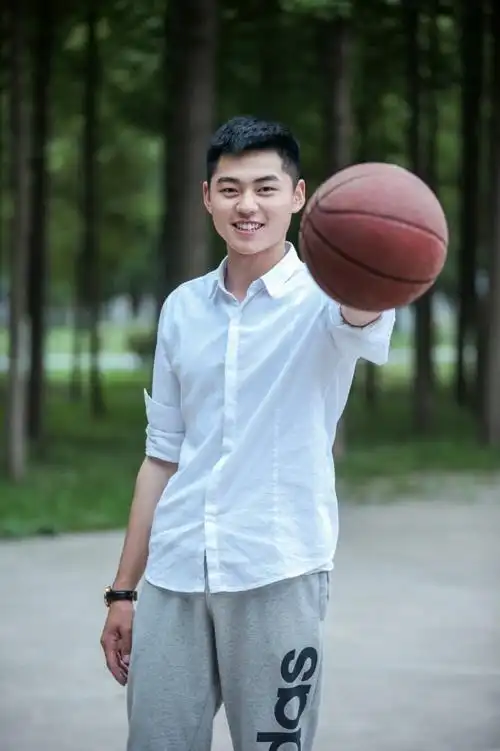 军装vs白衬衫!暖心班长王金武打球帅照曝光