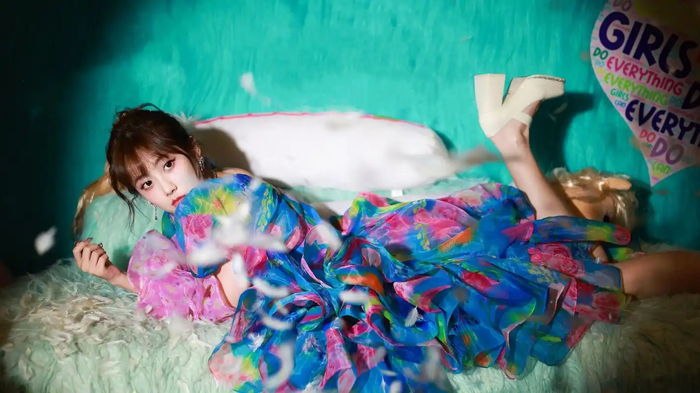 李艺彤少女感仙气壁纸