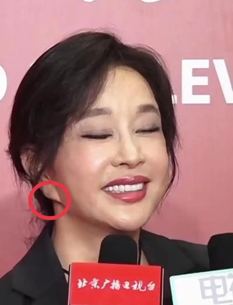 果然是耳垂大有福气!#刘晓庆