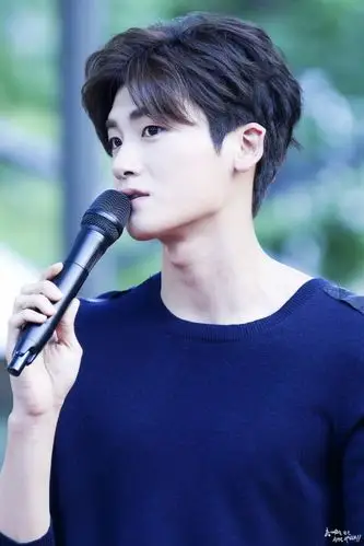 张艺兴孔刘都留了这个发型!韩国男星正流行,实在太帅!