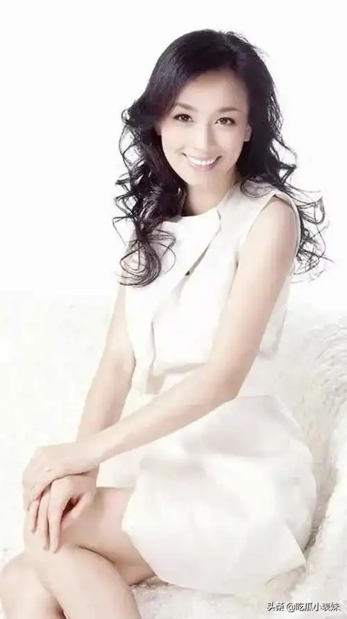 张庭甜美优雅笑容迷人不愧是酒窝女神