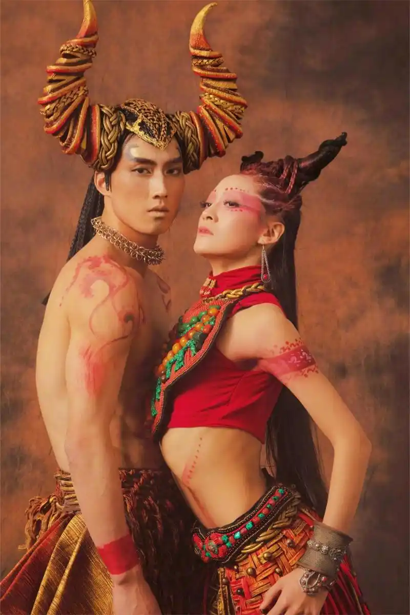 杨丽萍孔雀舞又惹争议,男舞者穿着暴露,尺度太大辣眼睛