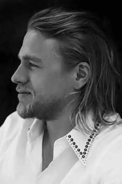 亚洲风格的黑色卷发和披肩发.8.时髦的卷发.过肩长发▼1.