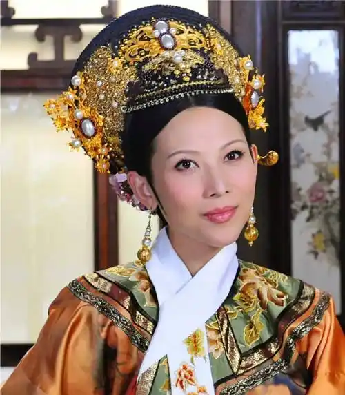 她是甄嬛传中皇后乌拉那拉氏的原型,因贤良勤俭,雍正敬了她一生