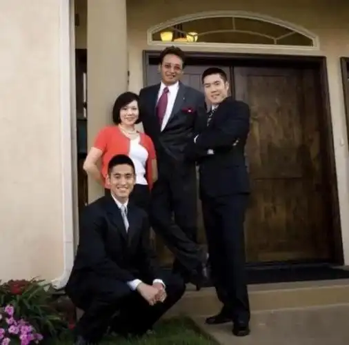 秦祥林:再婚娶小16岁化妆师,婚后生两子,终获幸福