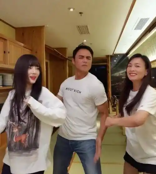 原创过气明星避难所无戏拍的明道与张庭互动频繁此前有李小璐