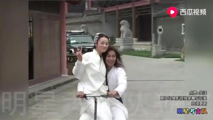 风云拍摄花絮赵文卓载着蒋勤勤在剧组溜达