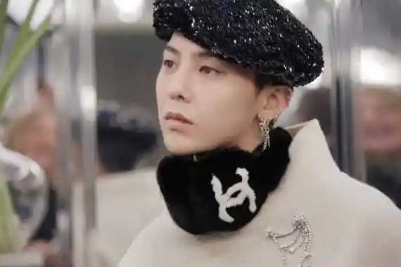 中国应该是华谊但在韩国就是yg像权志龙这样的都在yg但也不是说sm不好