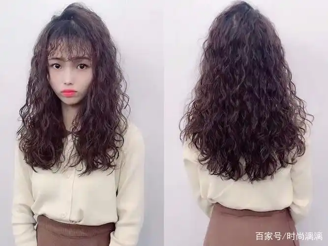 最近流行"全头烫",不仅个性还时髦,非常过年的新发型