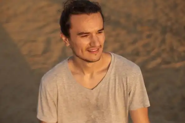 秃顶的男人适合什么发型图片(男生头顶秃适合什么发型)_达摩波罗号