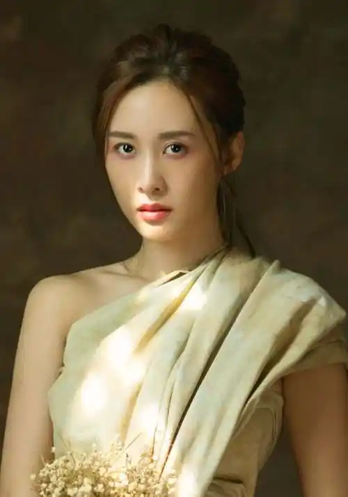 张静静,4月13日出生于山东省,中国内陆女演员,毕业于上海戏剧学院.