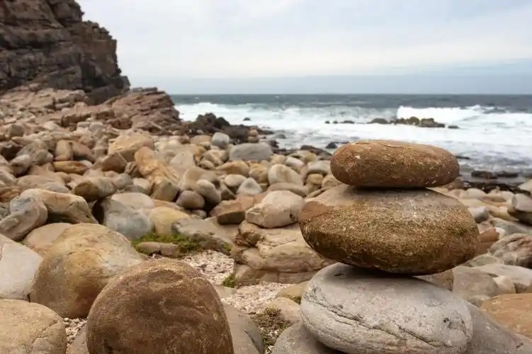 海滩上的石块图片第8张