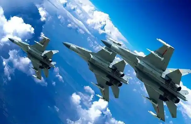 7日解放军多支轰炸机编队按照预设航线,贯通南北同时双向穿越台湾海峡