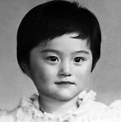 滚动新闻   在被打的同时,范冰冰也敢跟男生打架,她笑说自己小时候