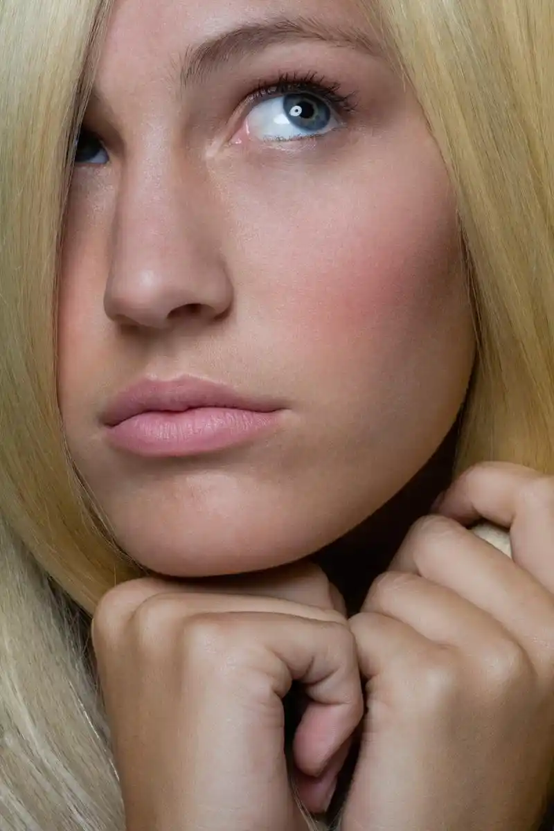 如果你想学习专业的p图修图技巧,我建议你可以从