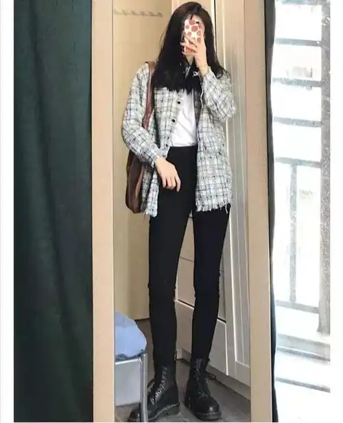 春天小脚裤配什么上衣好看