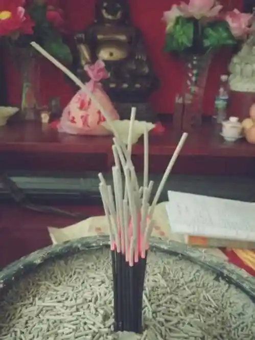 三根香怎么看香火图(三根香怎么看香火)-一生运势网