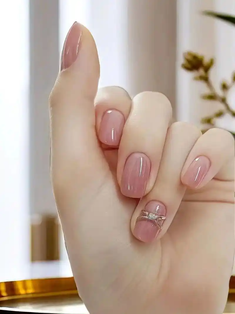 夏日美甲💅裸色搭玻璃珠子冰透猫眼简单轻奢纯欲感满满显白穿戴甲.