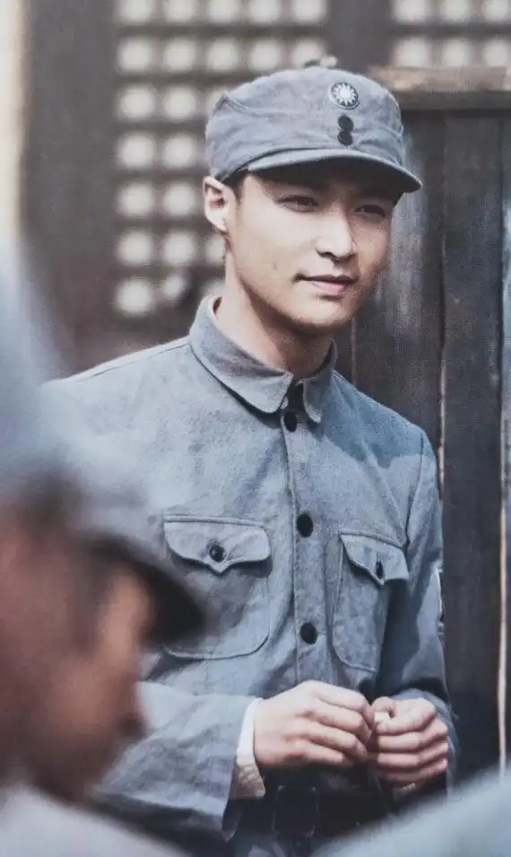 张艺兴《理想照耀中国》军装剧照公开,一身正气飒爽!