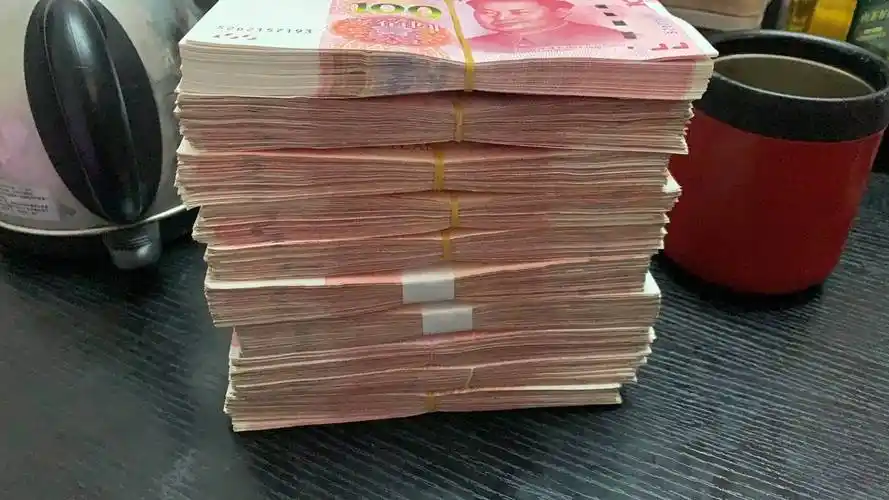 哪位老哥有大量的现金视频或照片过年不回去了父母担心的不行用视频或