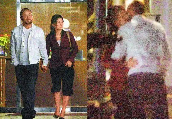 2007年,姜柔伊被爆出与男歌手张镐哲婚外恋,那时,张母与张父尚未离婚.