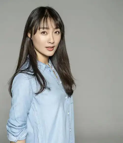 储智博和储小蕾:父亲演军人成精,女儿演战士成名,都是狠角色_抗日