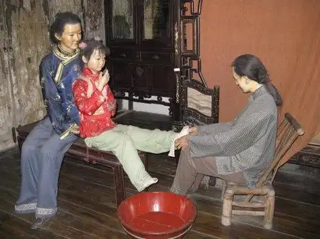 三寸金莲的起源