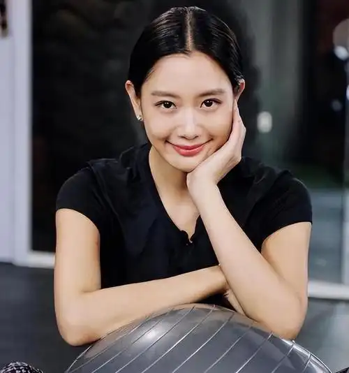 最美"性感花瓶",克拉拉绝美时刻,168cm的黄金三围腰臀比|如花|女神|她