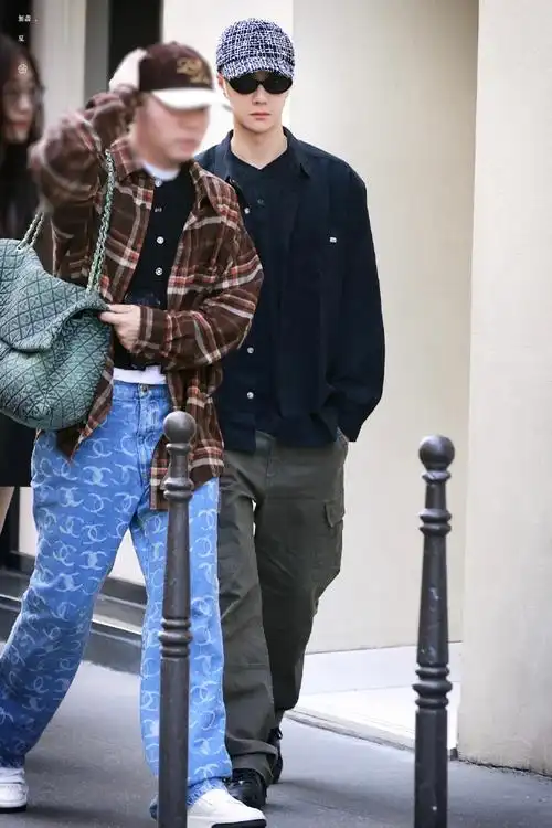 王一博法国巴黎之旅足迹物料总结9320231001北京飞巴黎:flowerfield