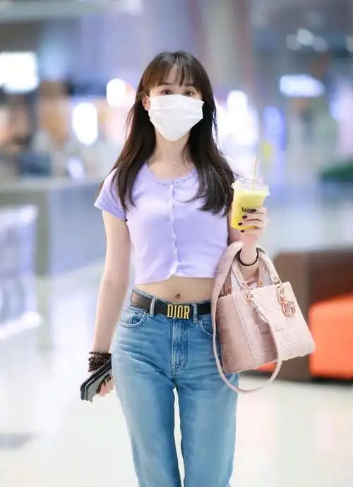 袁冰妍再次秀身材紧身运动装勾勒出曼妙曲线小蛮腰超抢镜