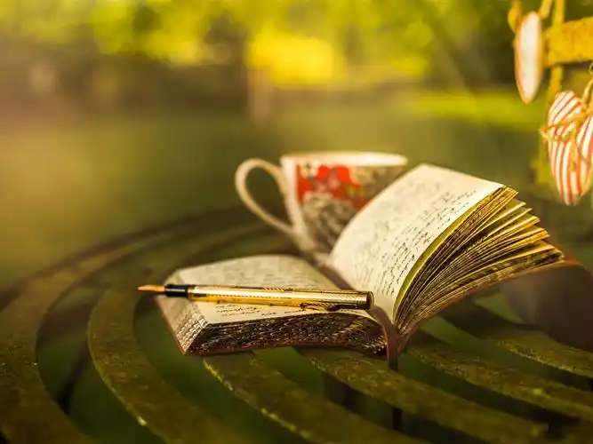 书,笔,杯子,背景虚化