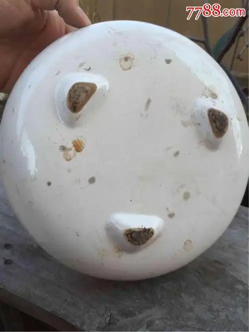 七八十年代粉白釉三脚圆笔洗,品相好!收藏摆设怀旧,开片漂亮