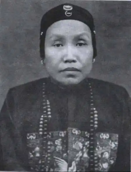 有限的傣银,除了养活一大家子人口外(曾国藩的原配欧阳夫人,育有三男