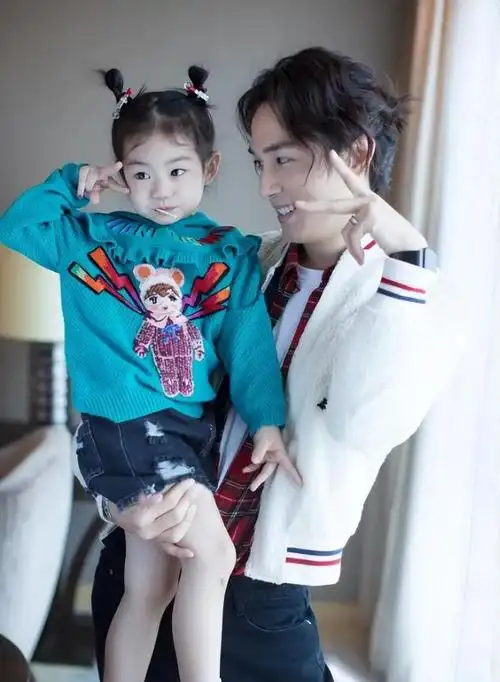 拒绝了王思聪,选择了李承铉的戚薇,才意识到她的决定有多么明智