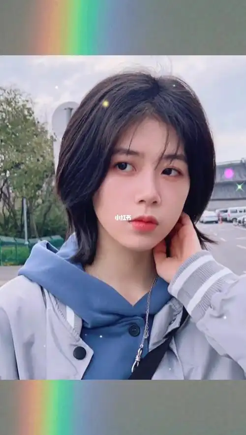 超减龄的可爱日系短发_脸型_减龄_可爱日系_发型_染发_茶色_发型分享