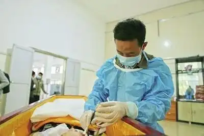 为什么人死后要立刻用棉花塞住口鼻国外也有这样的风俗吗