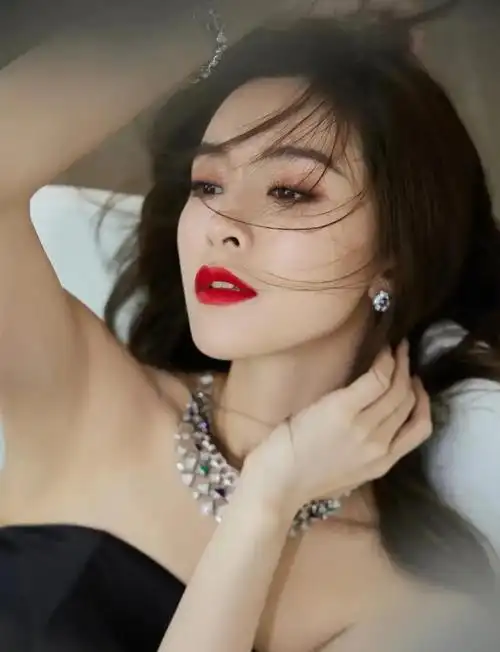 精致优雅的文咏珊楚楚动人美丽无限的写真照