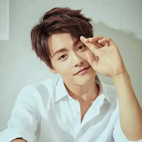 青春白色衬衣男生头像图片