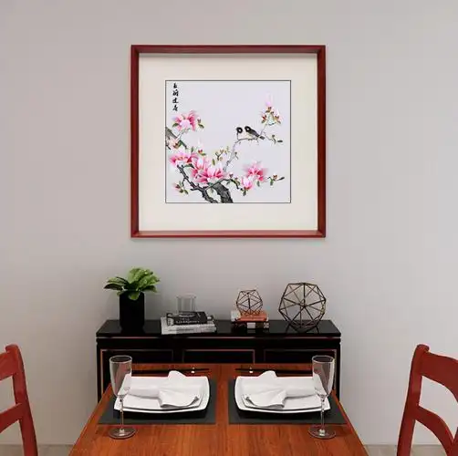 餐厅挂幅"吉祥花鸟",各种颜色,清高而娇美,旺运又旺家