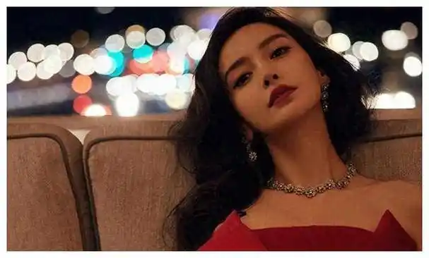 杨颖首次露面,头发稀疏发际线高,红气养人,面相大变_明星_成功_杨幂