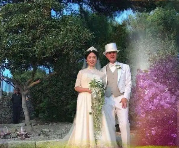 特立独行金星三次发文质疑江苏卫视人生经历充满传奇