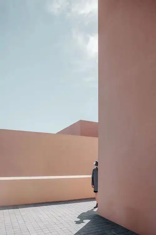 他拍的照片从来不露脸却有着满屏的高级感