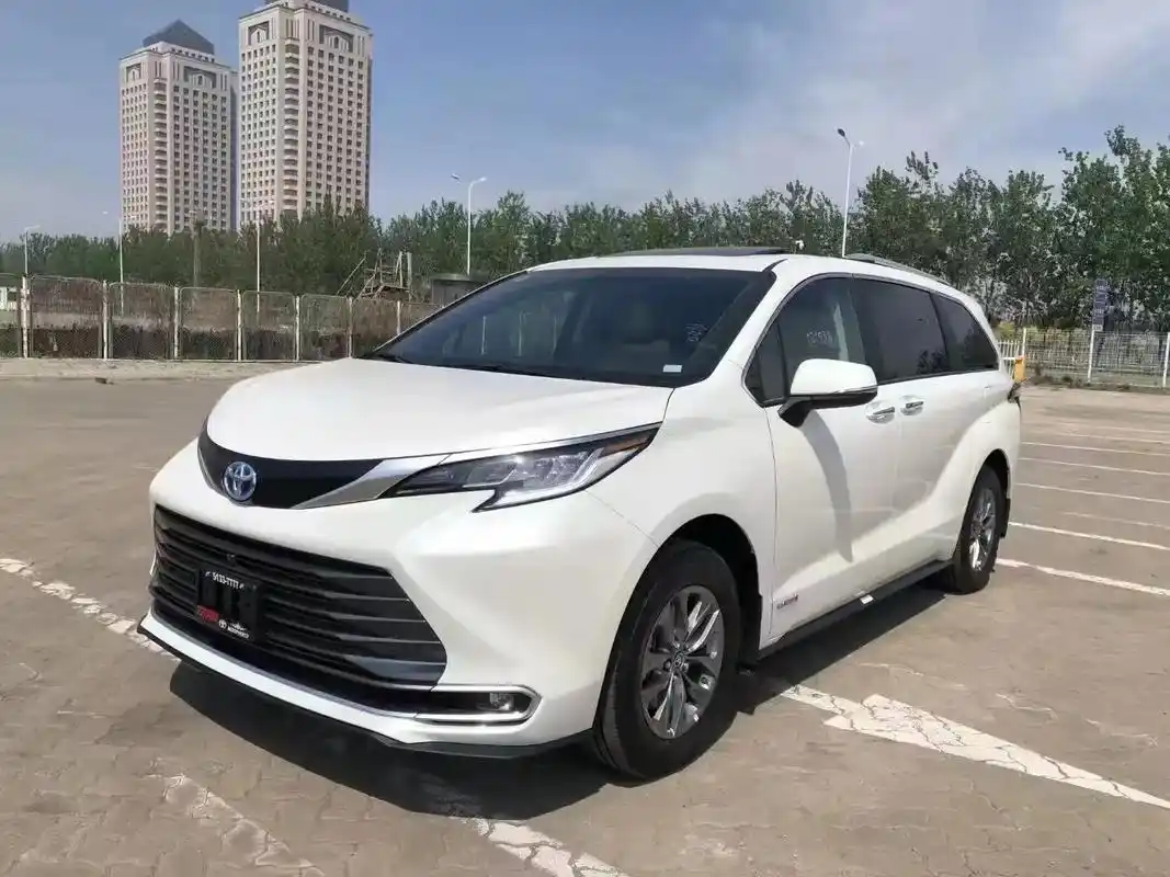 丰田塞纳.21款塞纳进口两驱顶配带腿托,白外灰内50.6万 - 抖音