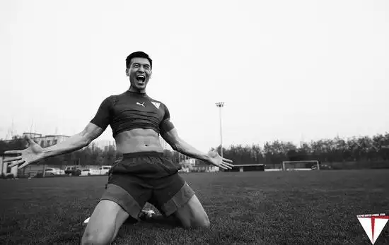 纪焕博领军明星足球队萌叔鲜肉震撼来袭