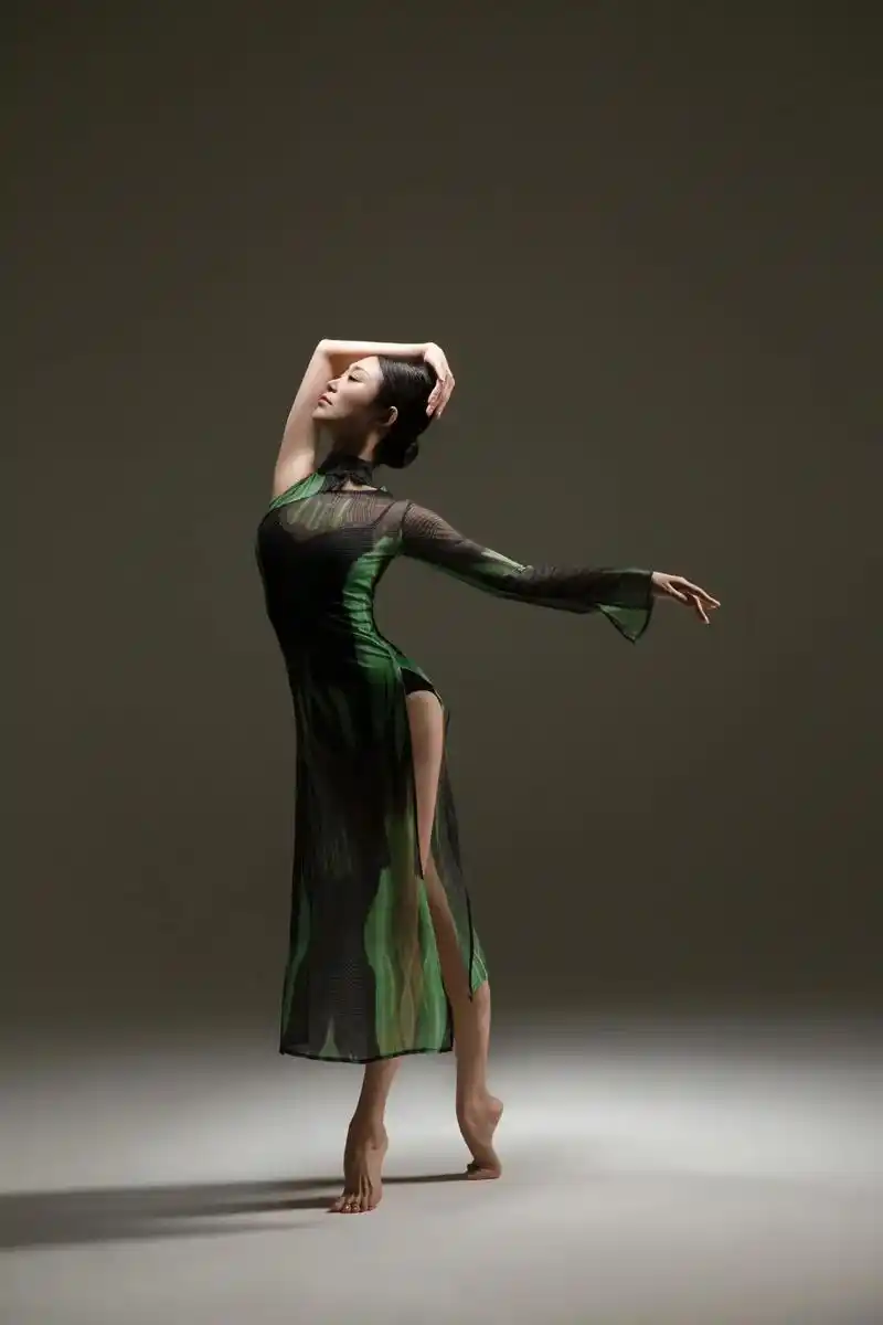 万物皆有道 来去皆自由 #舞蹈 #舞蹈写真 #摄影 #只有照 - 抖音