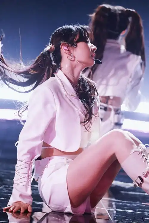 今天的午夜场由赵粤开启点击收获辣妹08