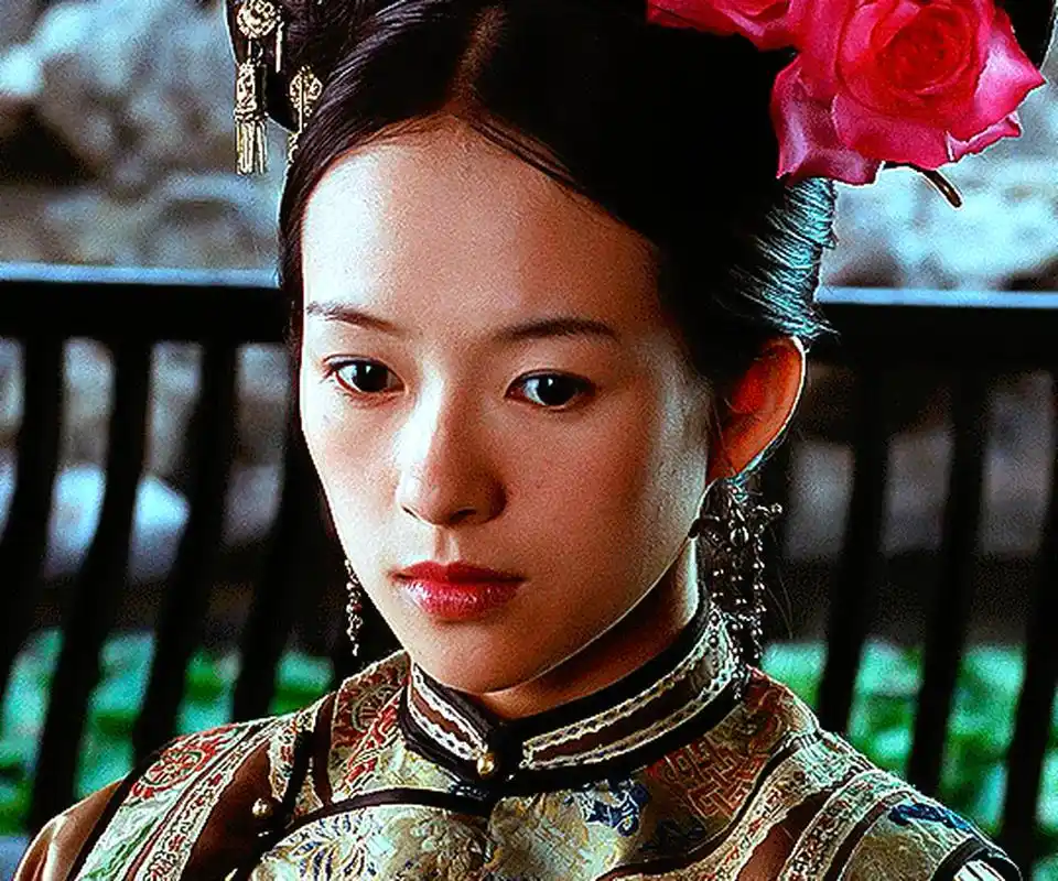 2000年的电影《卧虎藏龙》里的章子怡,感觉好青涩啊!