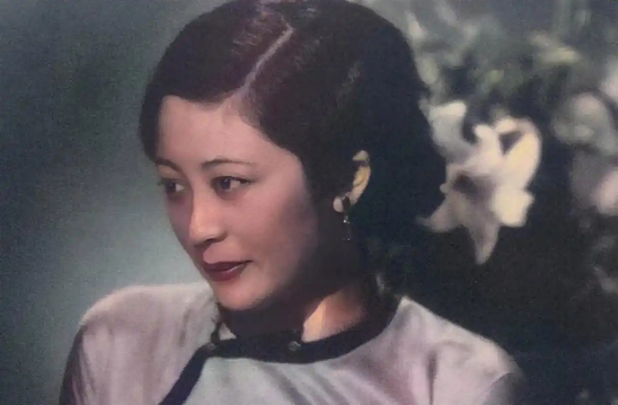 1927年,宋子文的妻子张乐怡,是一位年仅20岁,身材高挑,美貌动人的名媛