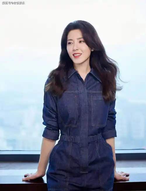 47岁曾黎为事业熬夜工作!